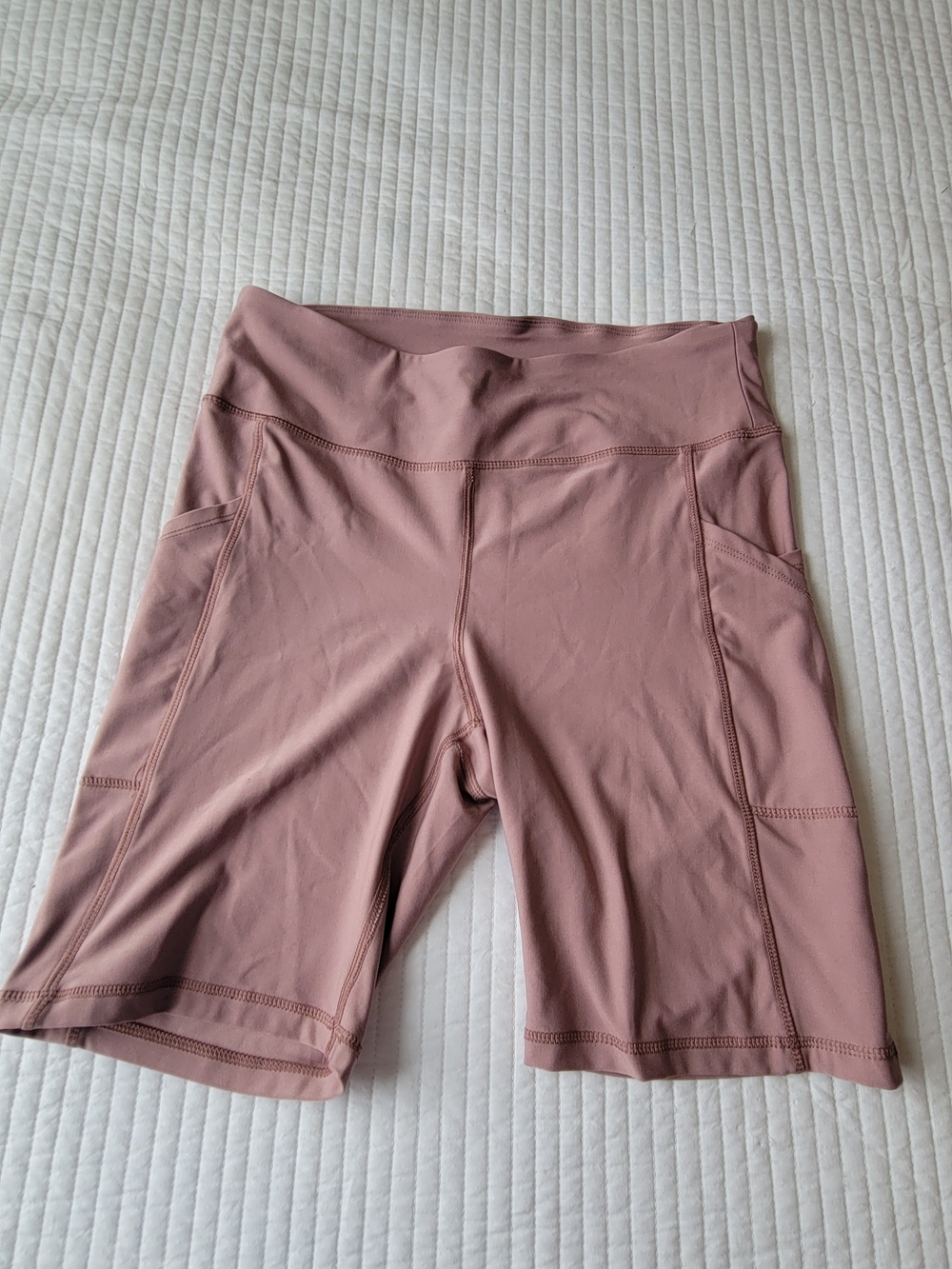 High-Rise Mauve Bike Shorts with Side Pockets